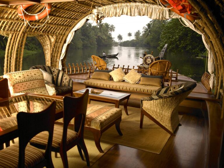 Explore Alleppey night-cruise-houseboat-kerala.jpg